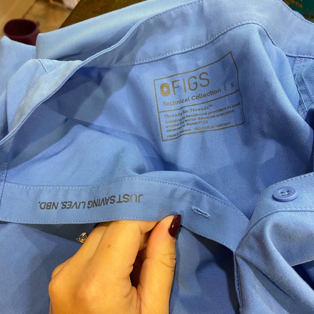 FIGS Rafaela scrub top / small / ceil blue